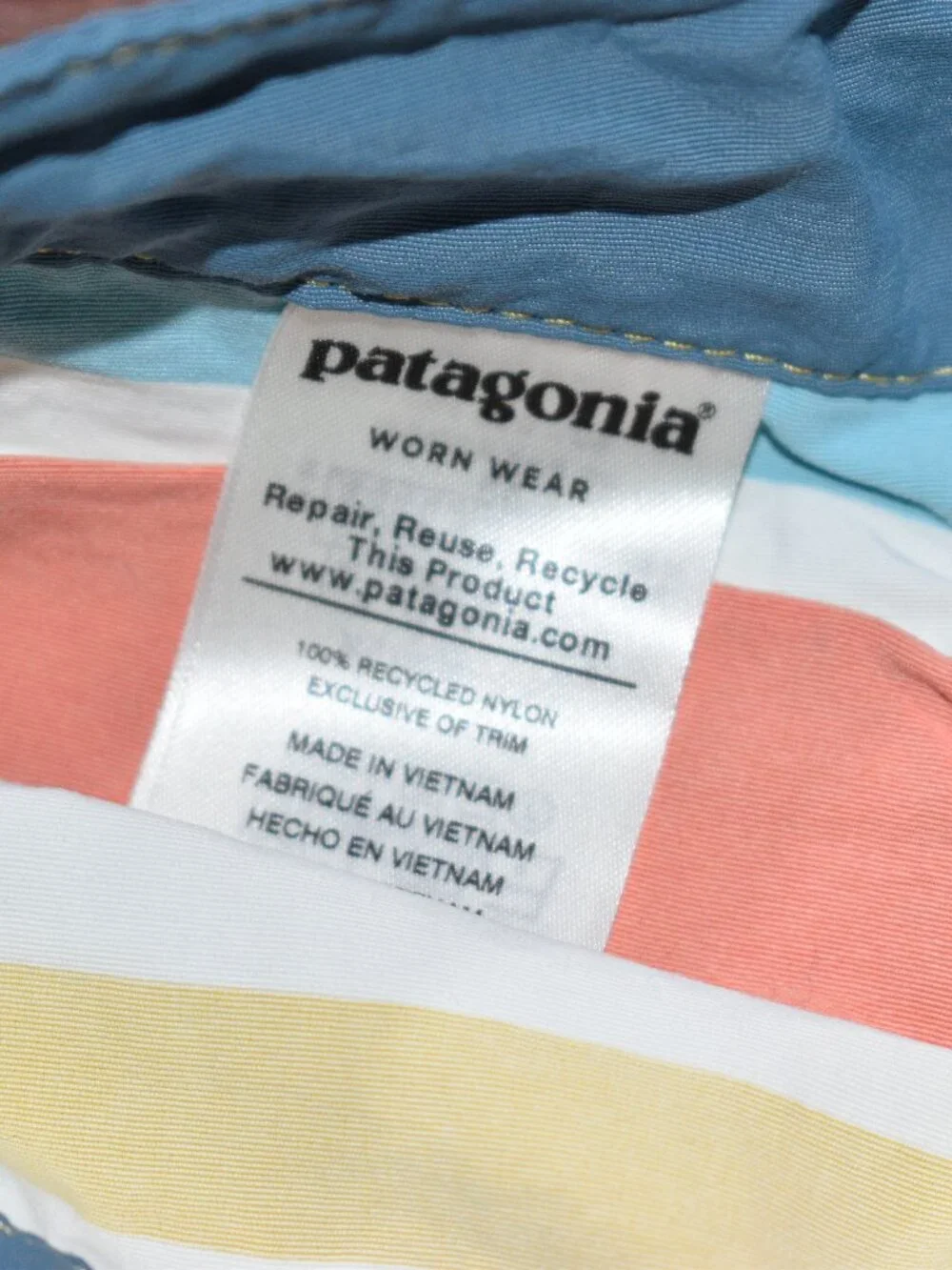 Patagonia Women’s Wavefarer Boardshorts 5” – Striped – Size 10 - Picture 4 of 5